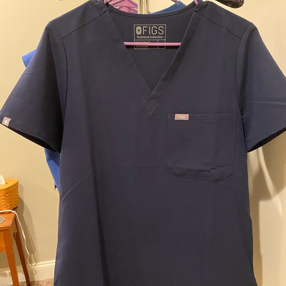 Women’s Navy Figs Scrubs in Medium